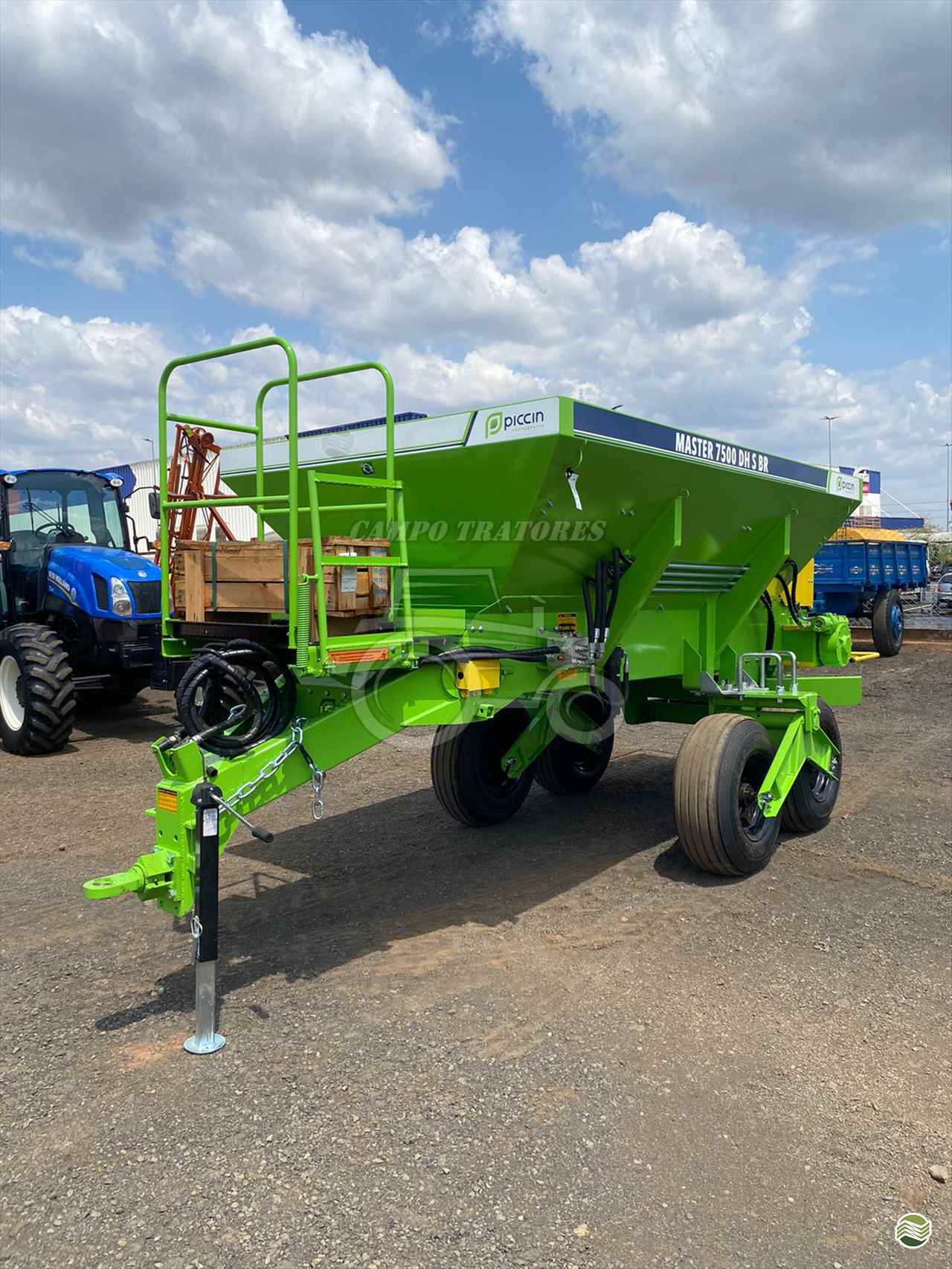 IMPLEMENTOS AGRICOLAS DISTRIBUIDOR CALCÁRIO 7500 Kg Campo Tratores SAO CARLOS SÃO PAULO SP